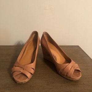 Nine West tan wedges